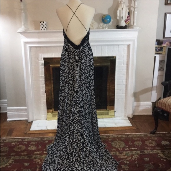 Nicole Miller Black and White Beaded runway gown sz 4 - Picture 4 of 8